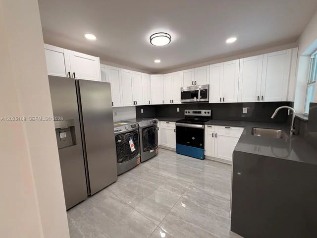 4 of 19 - 809 Nw 12th Avenue, Fort Lauderdale, FL