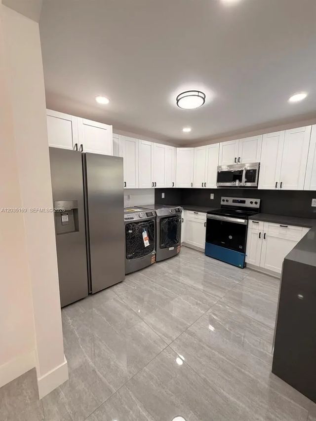 5 of 19 - 809 Nw 12th Avenue, Fort Lauderdale, FL