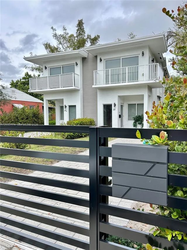 37 Nw 70th Street, Miami