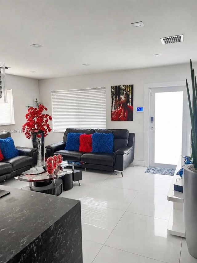 2 of 17 - 1220 N 71st Terrace, Hollywood, FL