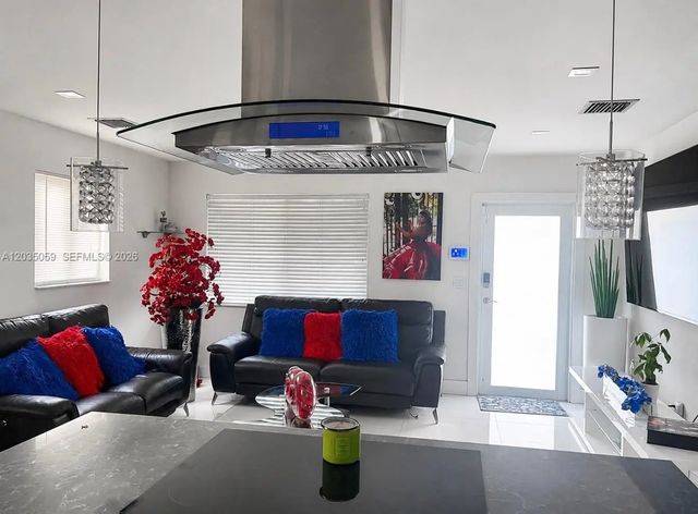 3 of 17 - 1220 N 71st Terrace, Hollywood, FL