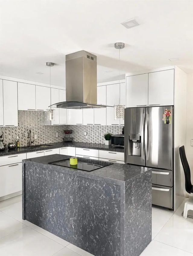4 of 17 - 1220 N 71st Terrace, Hollywood, FL