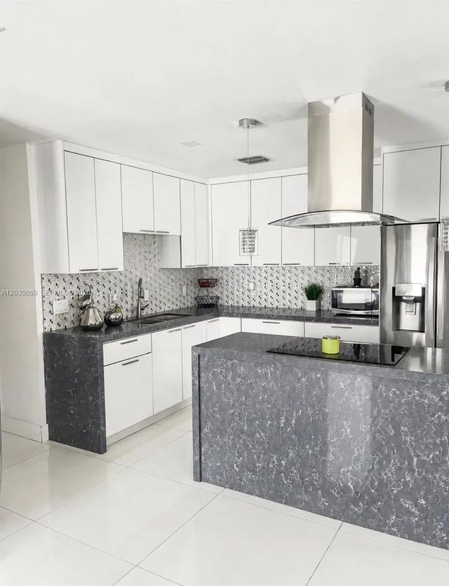 5 of 17 - 1220 N 71st Terrace, Hollywood, FL