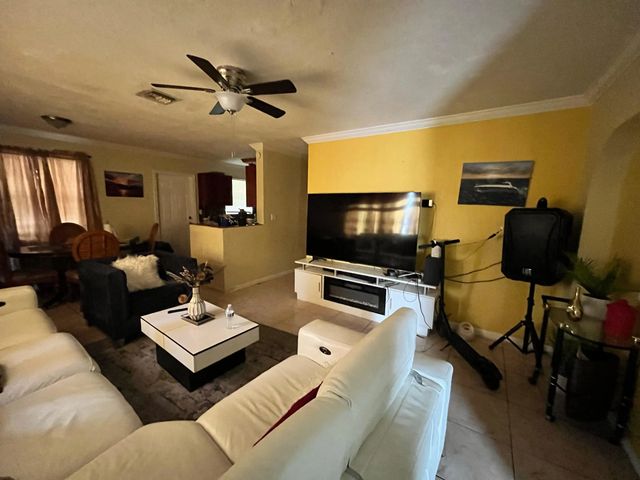 2 of 17 - 4730 Ne 2nd Avenue Ne, Deerfield Beach, FL