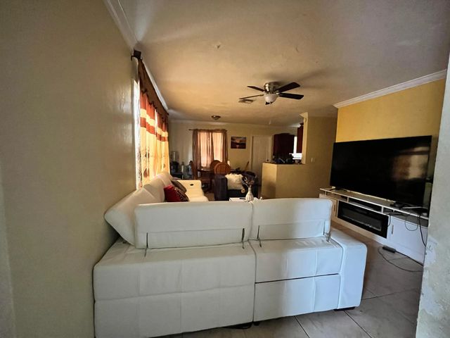3 of 17 - 4730 Ne 2nd Avenue Ne, Deerfield Beach, FL