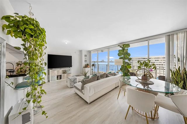 7601 E Treasure Drive #923, North Bay Village