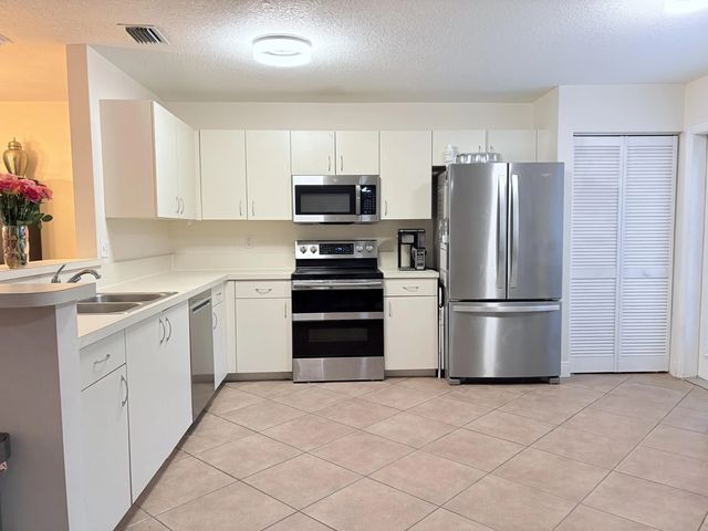 3 of 17 - 72 Fairway Lane, Royal Palm Beach, FL