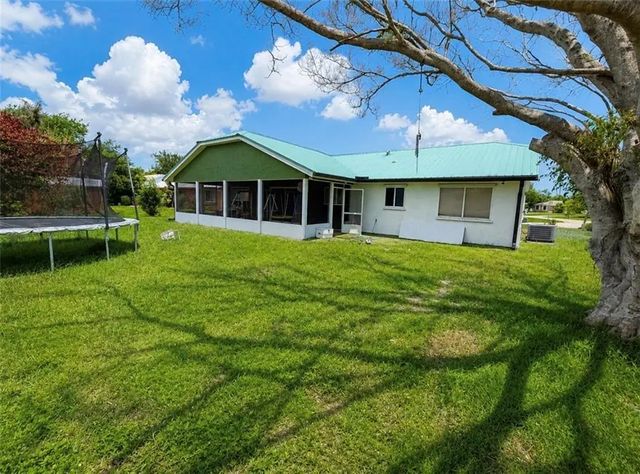 3 of 25 - 1918 Se West Dunbrooke Circle, Port St. Lucie, FL