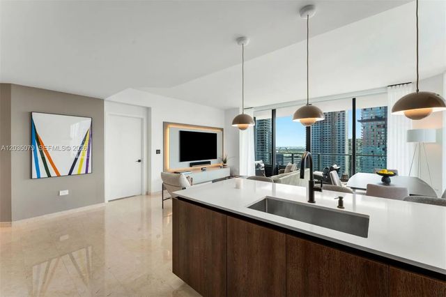 3 of 44 - 68 Se 6th Street #2612, Miami, FL