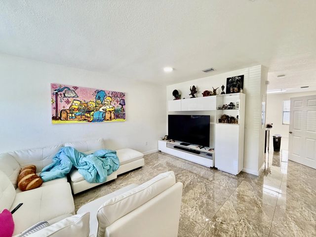 4 of 23 - 10490 W 33rd Way, Hialeah, FL