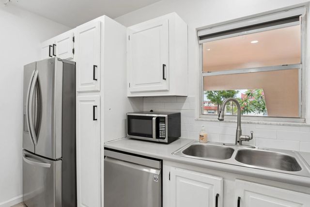 3 of 23 - 180 Lake Frances Drive, West Palm Beach, FL