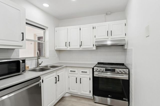 4 of 23 - 180 Lake Frances Drive, West Palm Beach, FL