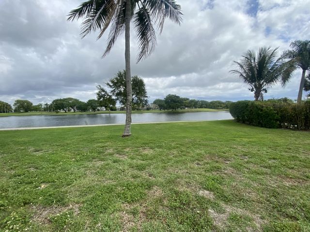 2 of 30 - 62 Willow Circle, Boynton Beach, FL
