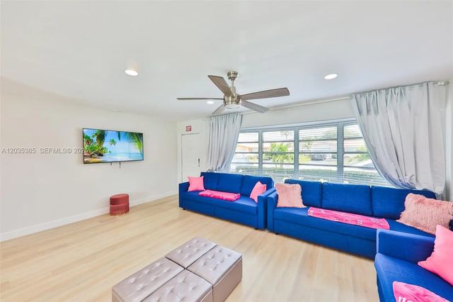 2 of 37 - 614 S Crescent Drive, Hollywood, FL