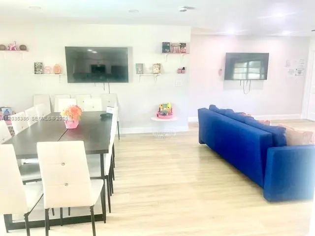 4 of 37 - 614 S Crescent Drive, Hollywood, FL