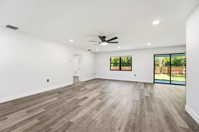 4 of 39 - 6007 Fort Pierce Boulevard, Fort Pierce, FL