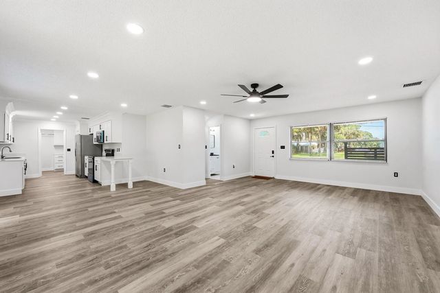 5 of 39 - 6007 Fort Pierce Boulevard, Fort Pierce, FL