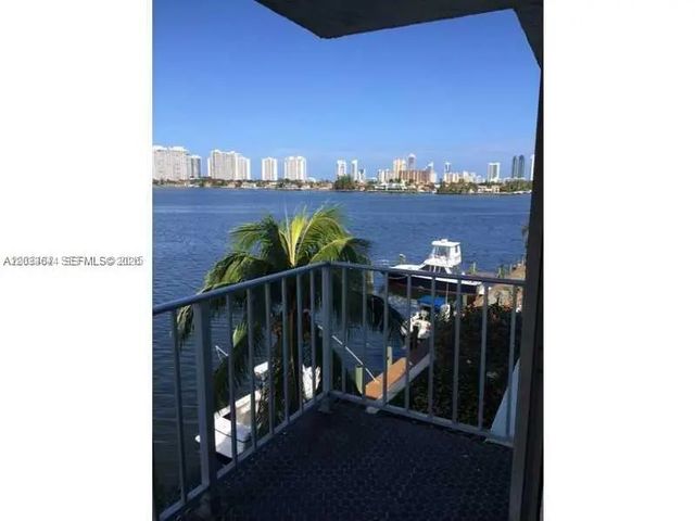 4 of 12 - 16546 Ne 26th Avenue #4c, North Miami Beach, FL