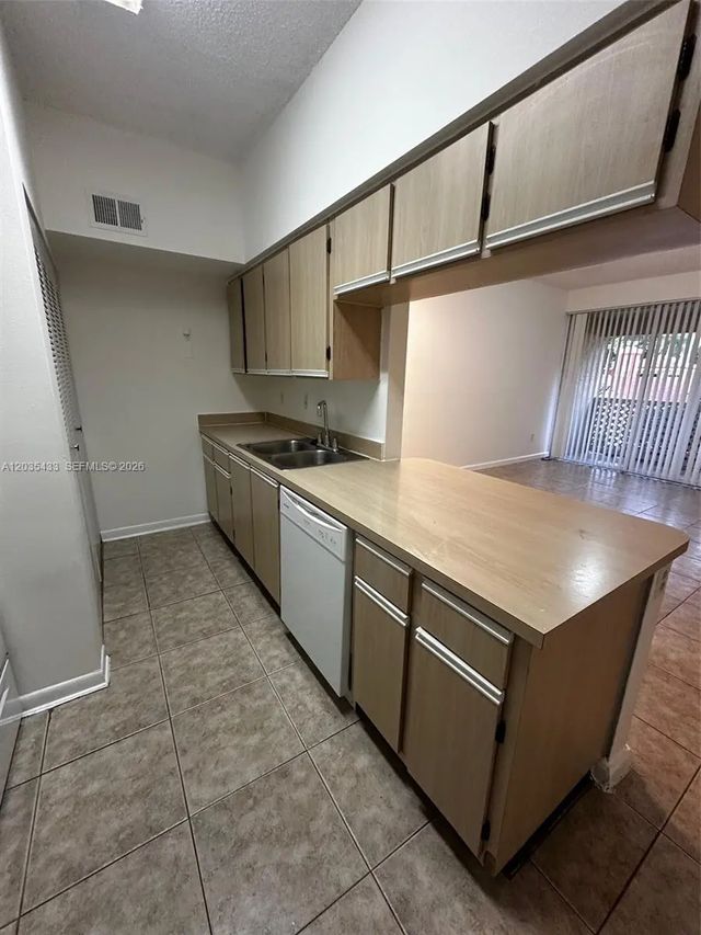 3 of 10 - 18356 Nw 68th Avenue #k, Hialeah, FL