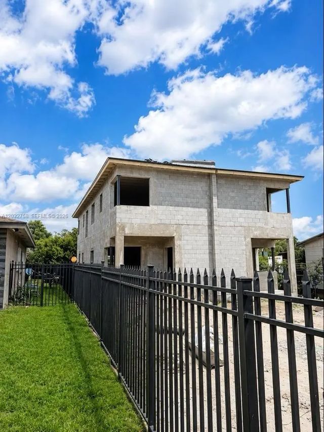 3165 Nw 61st Street, Miami