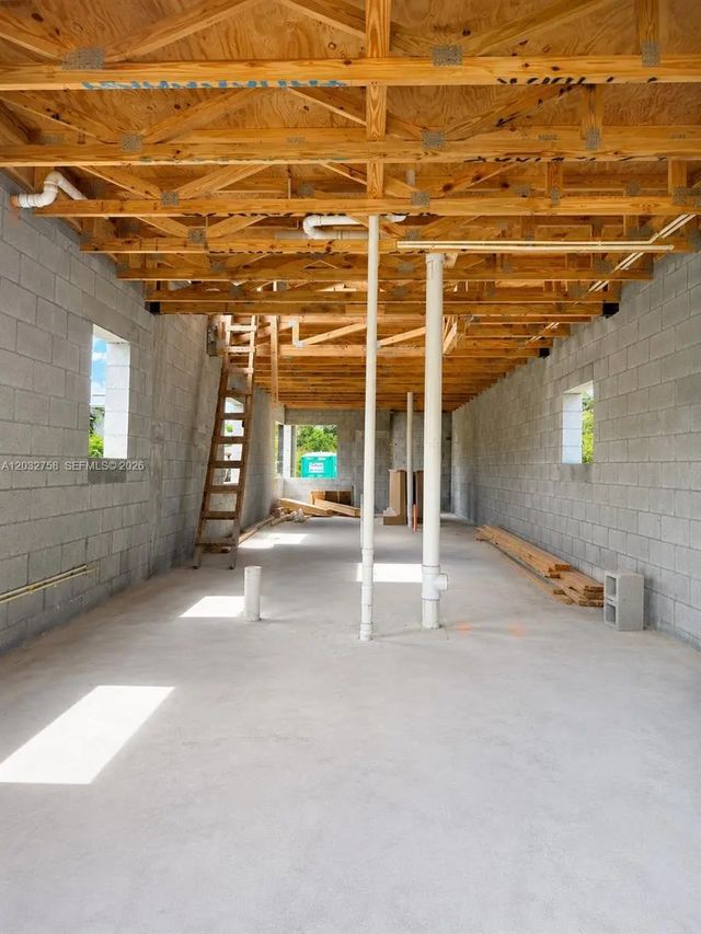 2 of 3 - 3165 Nw 61st Street, Miami, FL