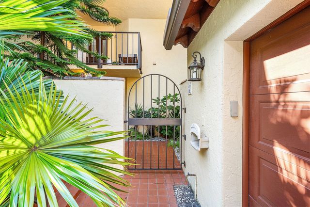 4 of 45 - 16 Via Lago, Boynton Beach, FL