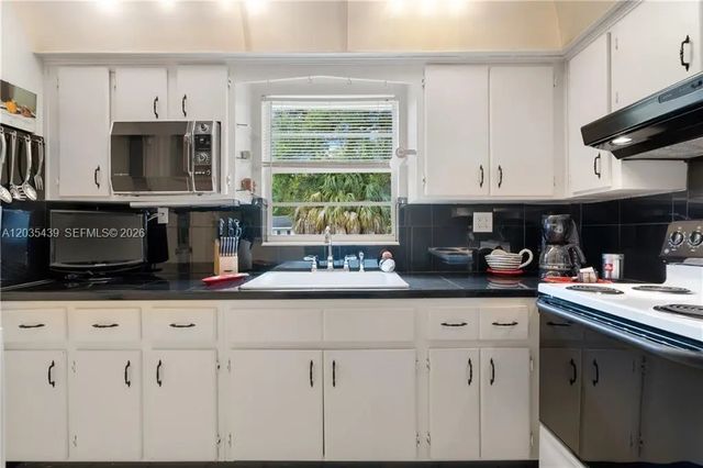 2 of 19 - 2916 12th Avenue, Vero Beach, FL