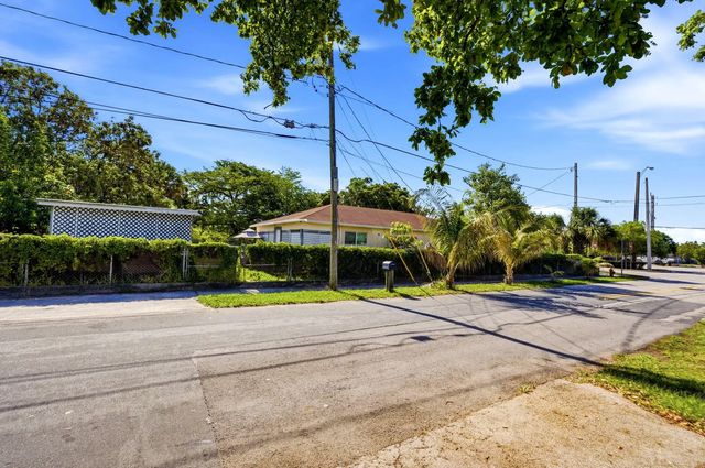 2 of 45 - 823 Doctor Martin Luther King Junior Boulevard #823, Pompano Beach, FL