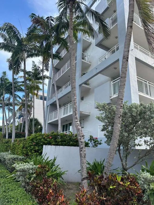 4 of 26 - 7832 Collins Avenue #406, Miami Beach, FL