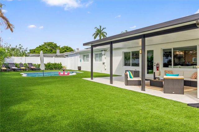 2 of 39 - 2862 Ne 35th Court, Lighthouse Point, FL