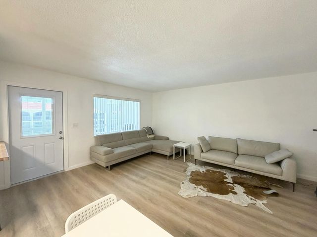 3 of 20 - 580 Egret Drive #305, Hallandale Beach, FL