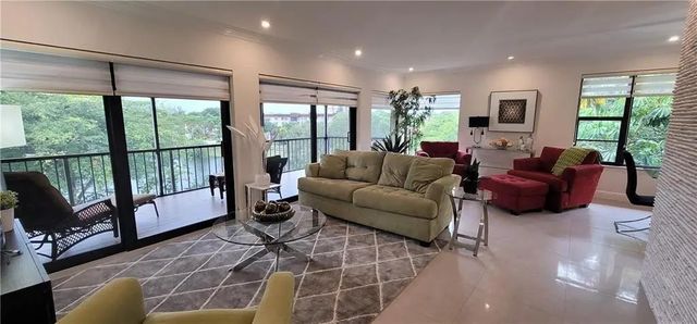 6010 S Falls Circle Drive #423, Lauderhill