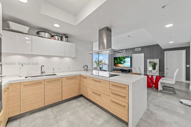 5 of 24 - 17111 Biscayne Boulevard #503, North Miami Beach, FL
