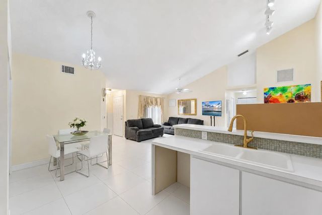 5 of 22 - 4353  Woodstock Drive #a, West Palm Beach, FL