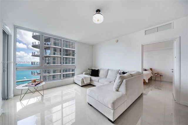 4 of 33 - 300 S Biscayne Boulevard #t-3406, Miami, FL