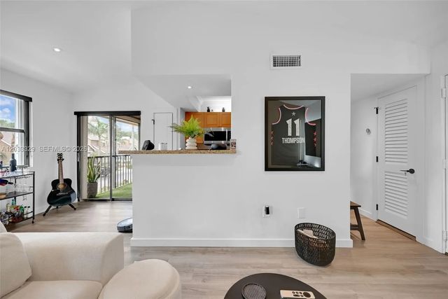 4 of 36 - 10560 Sw 156th Place #208, Miami, FL
