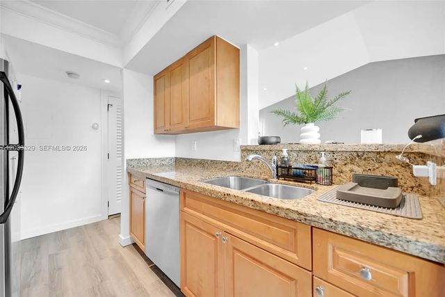 5 of 36 - 10560 Sw 156th Place #208, Miami, FL