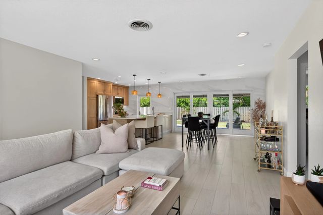 3 of 38 - 4800 Ne 15th Terrace, Oakland Park, FL