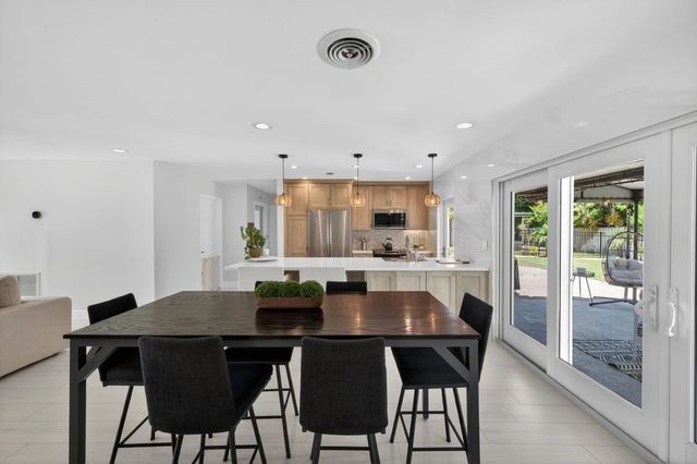 5 of 38 - 4800 Ne 15th Terrace, Oakland Park, FL