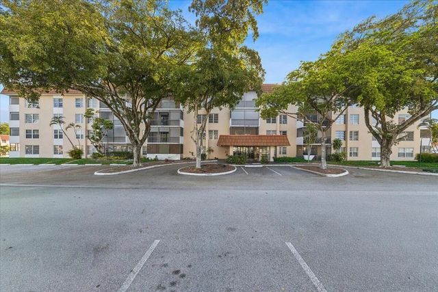 3 of 17 - 4156 Inverrary Drive, Lauderhill, FL