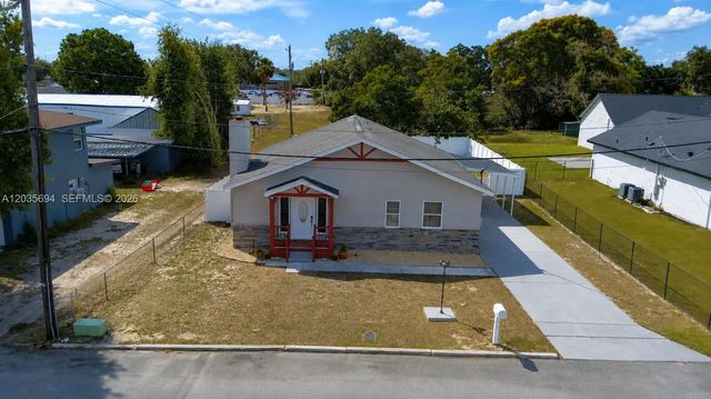 208 Center Street, 