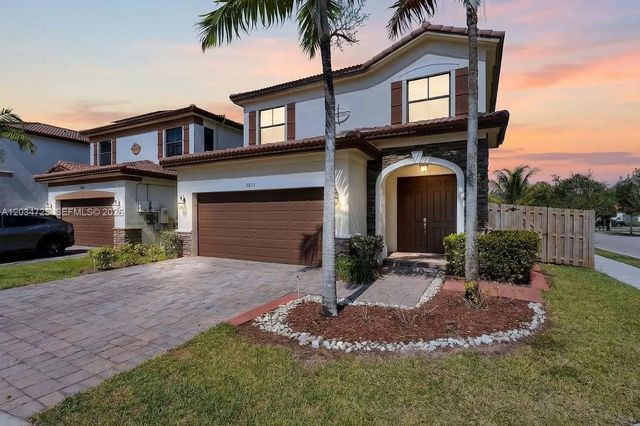 8890 Nw 99th Path, Doral