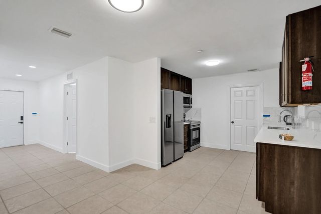 3 of 17 - 303 Ne Solida Circle, Port St. Lucie, FL