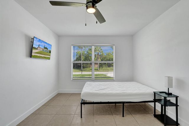 4 of 17 - 303 Ne Solida Circle, Port St. Lucie, FL