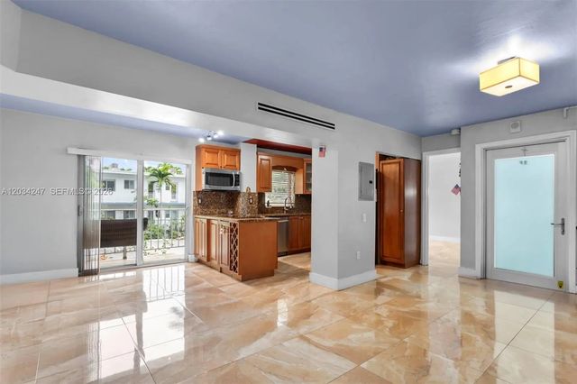 4 of 21 - 1820 James Avenue #2f, Miami Beach, FL