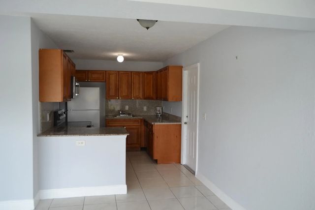 4 of 19 - 608 Nw 20th Court, Pompano Beach, FL