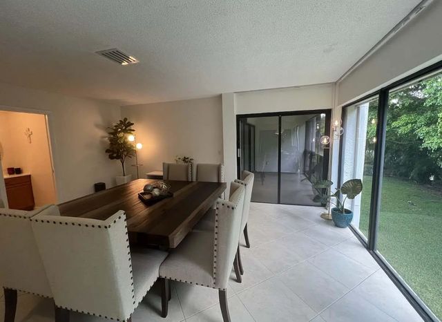 5 of 16 - 1639 Embassy Drive #202, West Palm Beach, FL