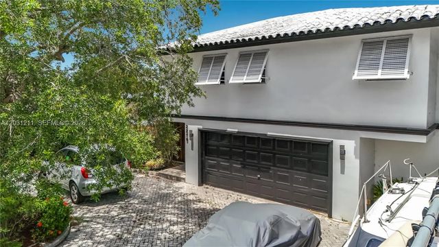 3 of 98 - 2216 Ne 18th Avenue, Wilton Manors, FL