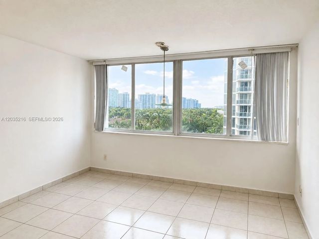 3 of 12 - 19201 Collins Avenue #527, Sunny Isles Beach, FL