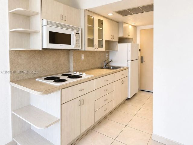 5 of 12 - 19201 Collins Avenue #527, Sunny Isles Beach, FL